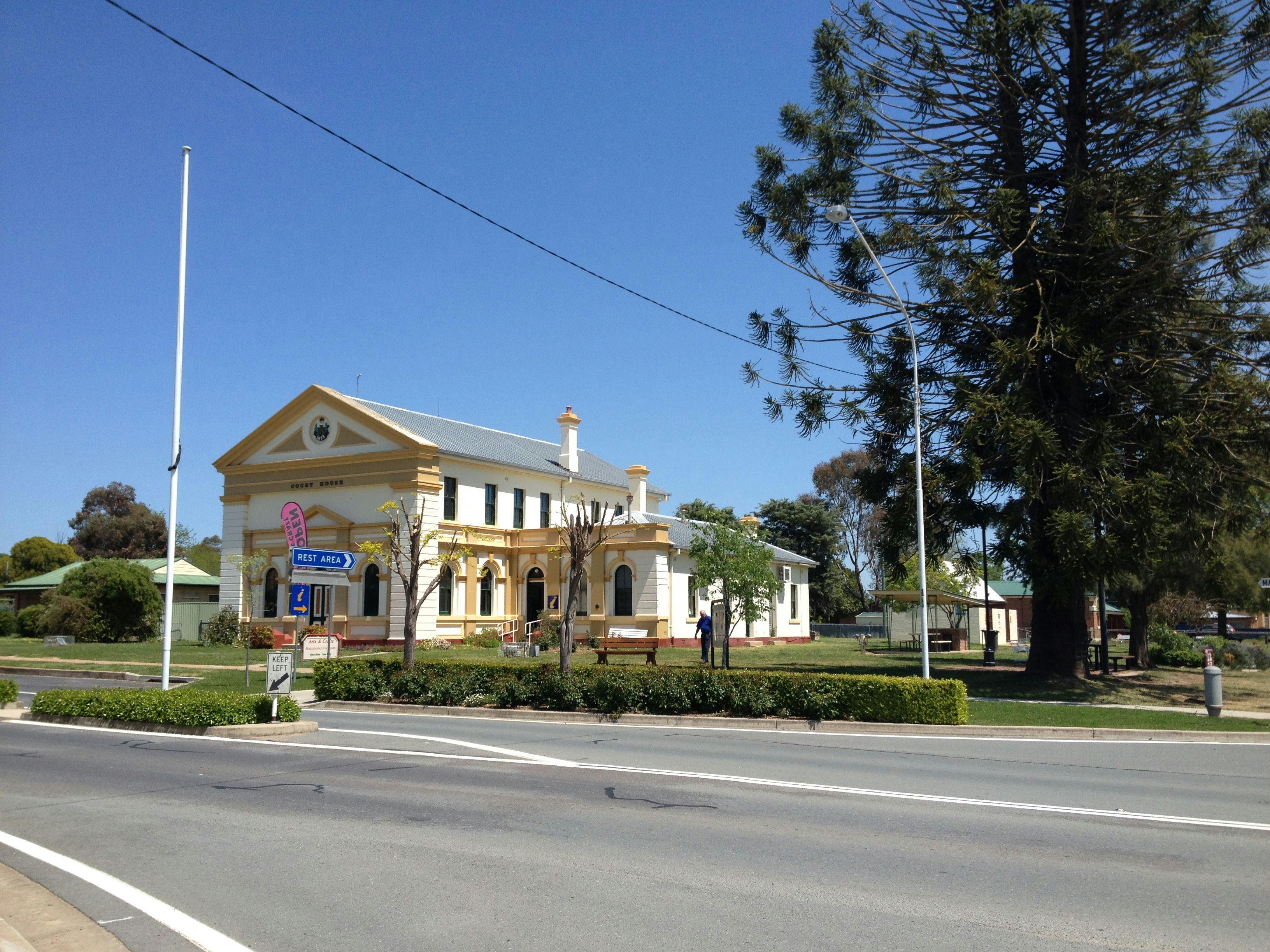 Boorowa Visitors Information Centre and Arts and Craft Co-op