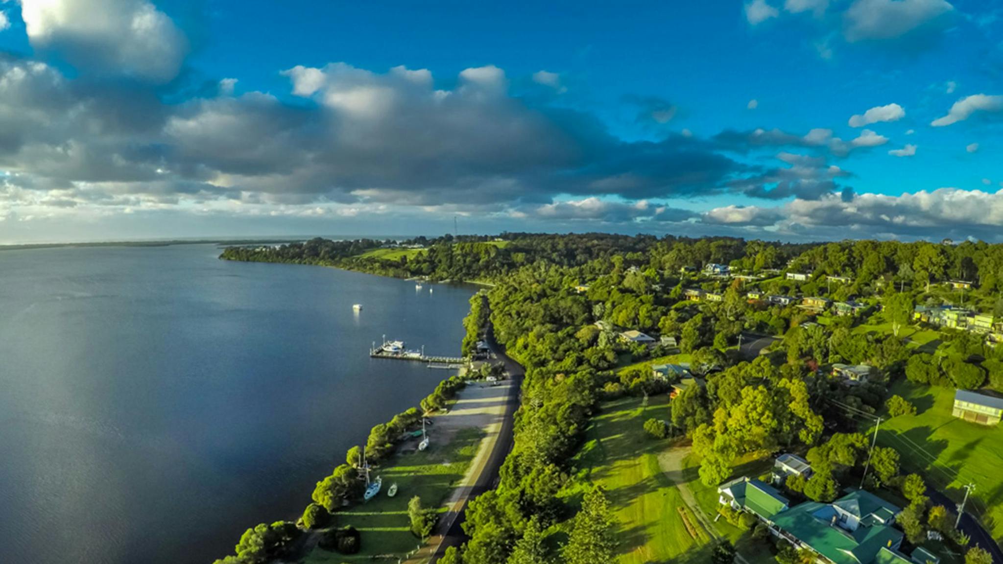 Spectacular location with lake and mountain views