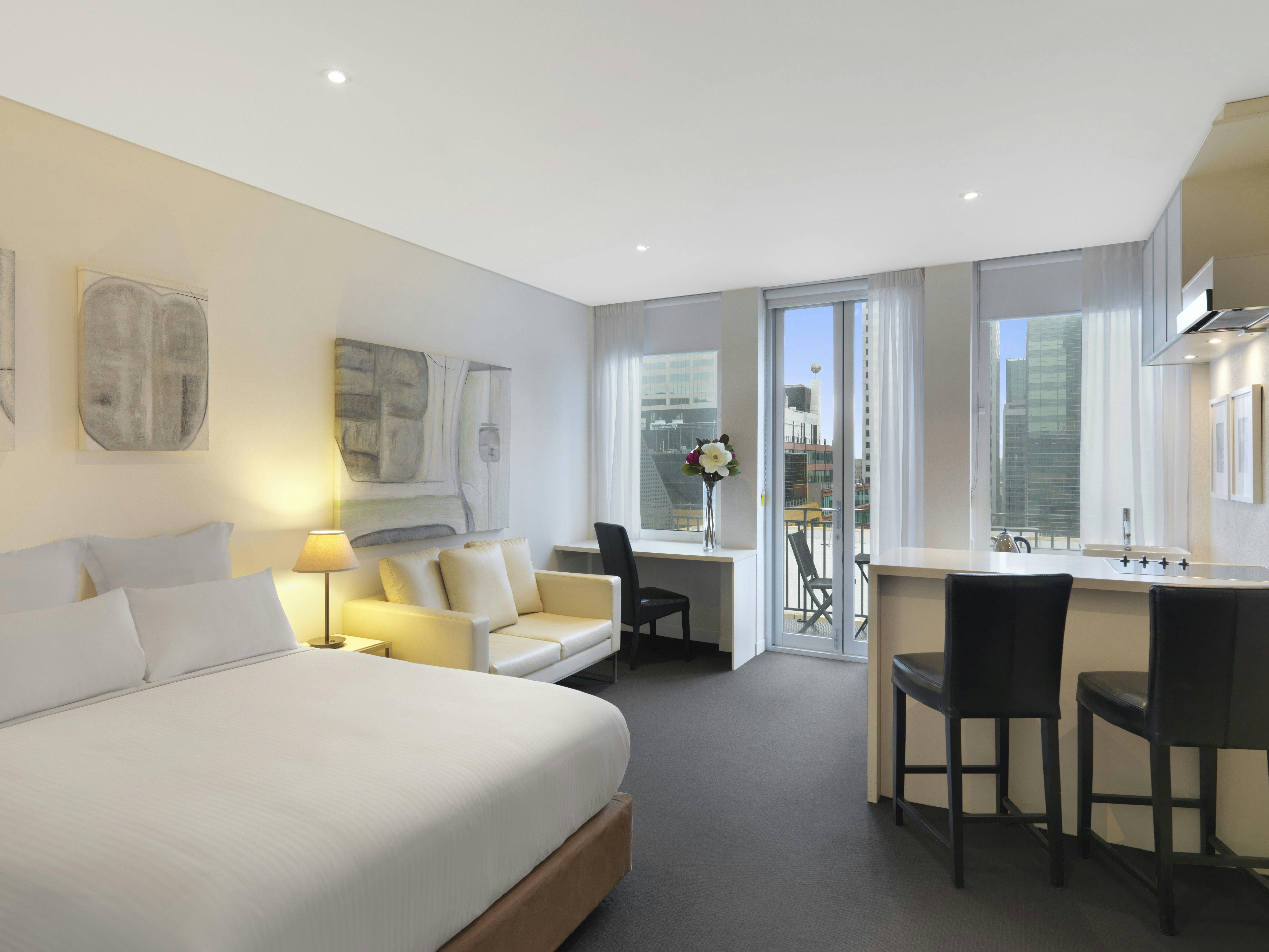 Oaks Melbourne on Collins Suites