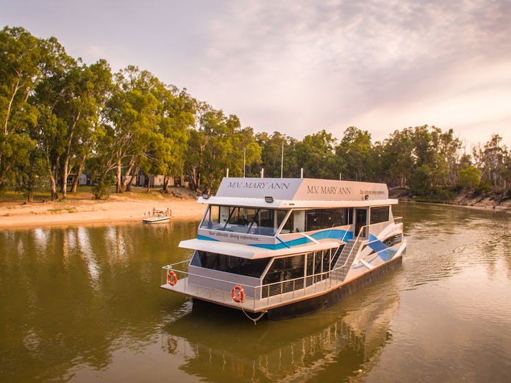 The stunning Sunset Cruises are available every Thursday, Friday and Saturday night.