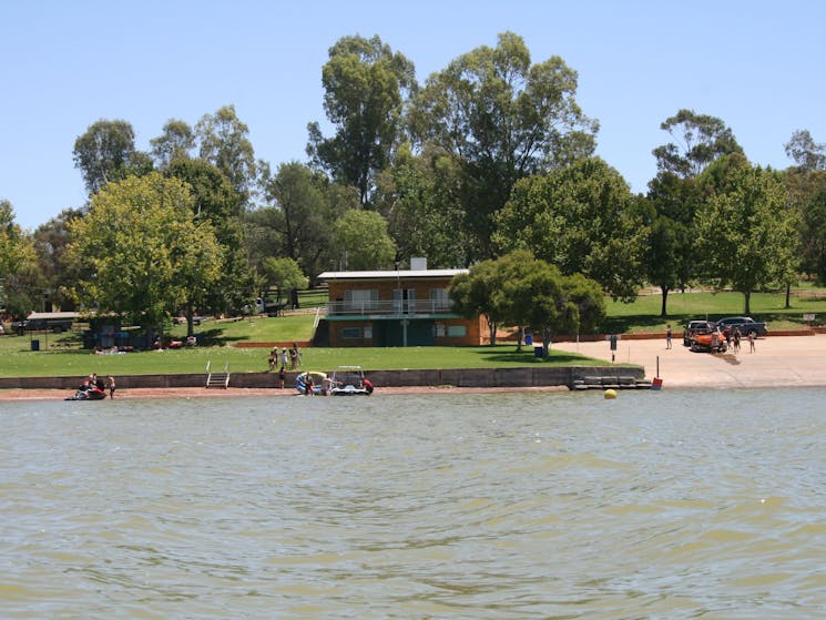 Griffith Boat Club NSW Holidays & Things to Do, Attractions and Events