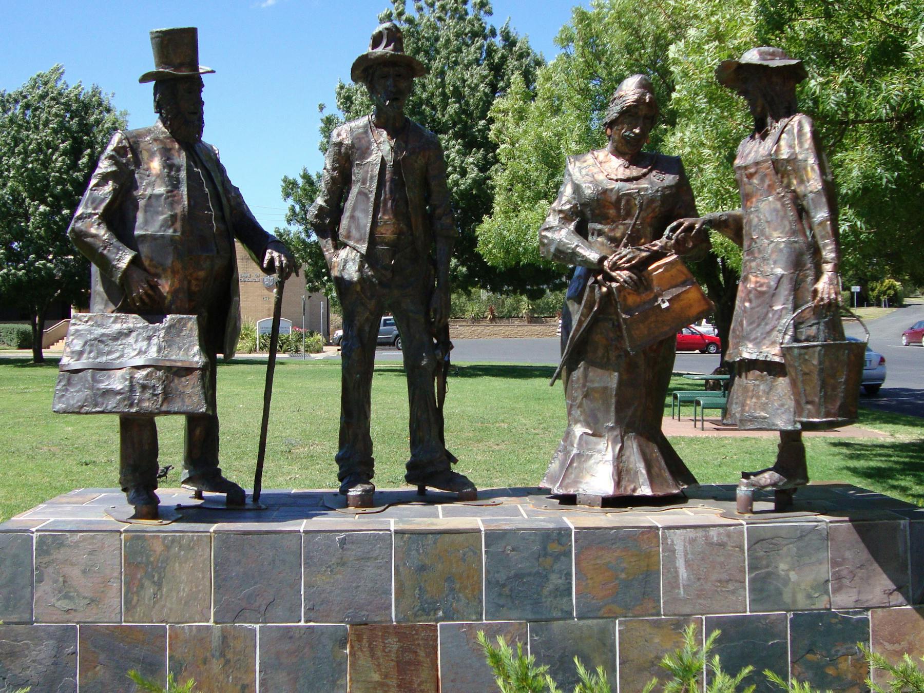 Dad, Dave, Mum and Mabel Statues | Browse and Book Nearby Caravan Parks
