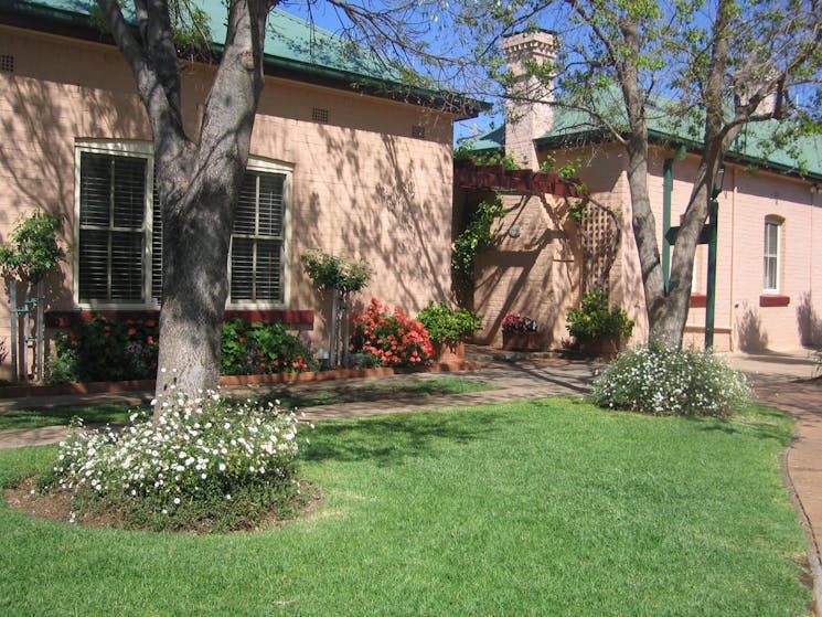 Country Apartments Dubbo Dubbo Visitnsw Com