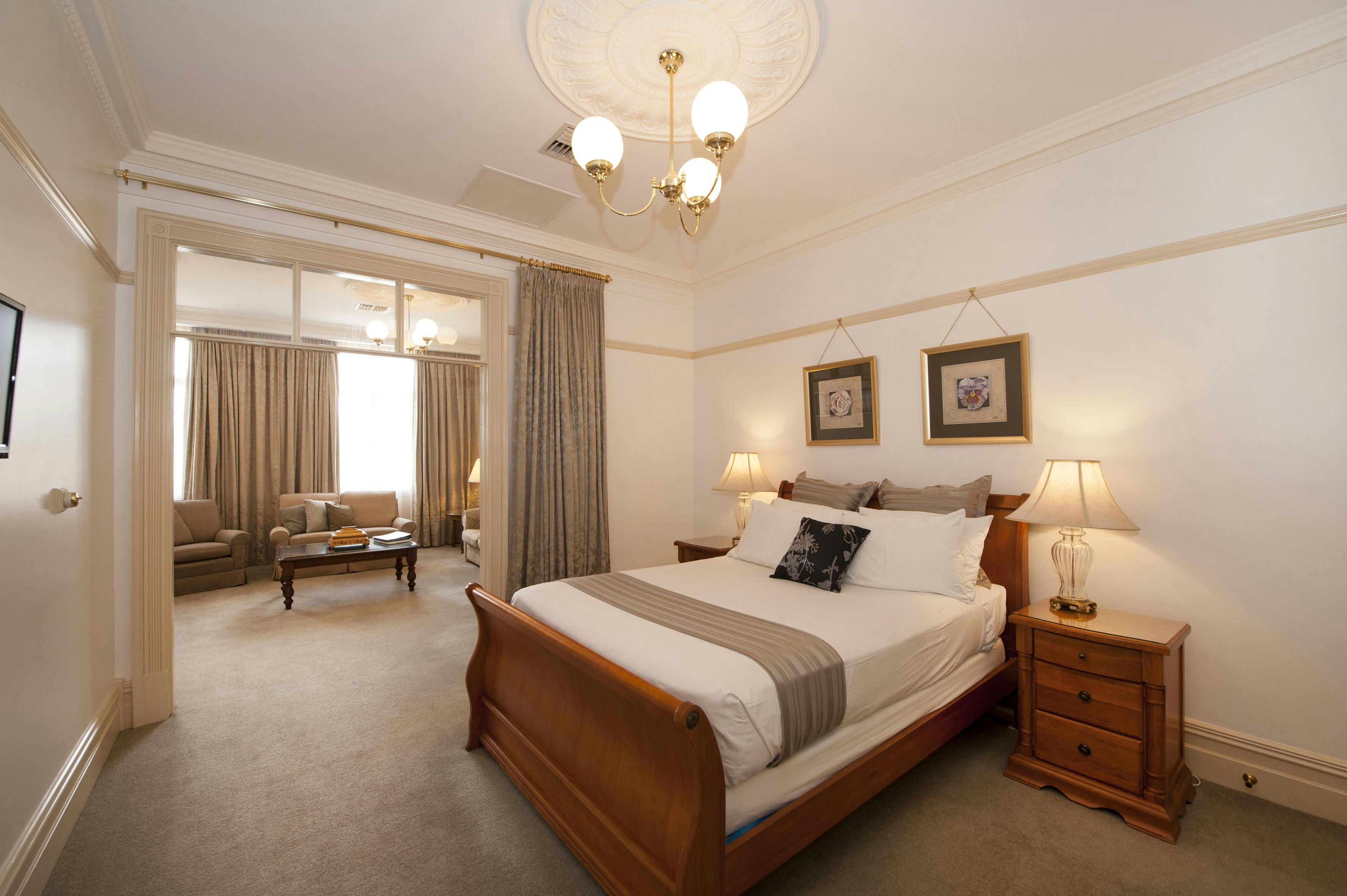Cobb & Co Court Boutique Hotel