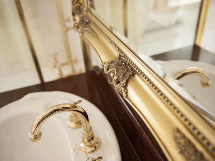 Cobb Co Court Boutique Hotel NSW Holidays Accommodation Things