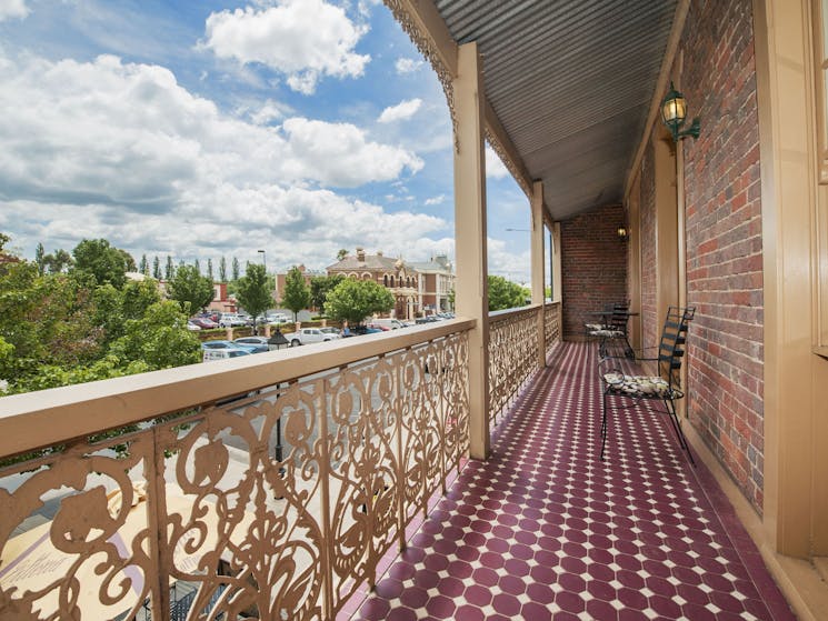 Cobb Co Court Boutique Hotel NSW Holidays Accommodation Things