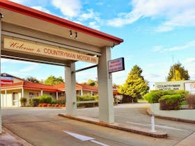 Countryman Motor Inn