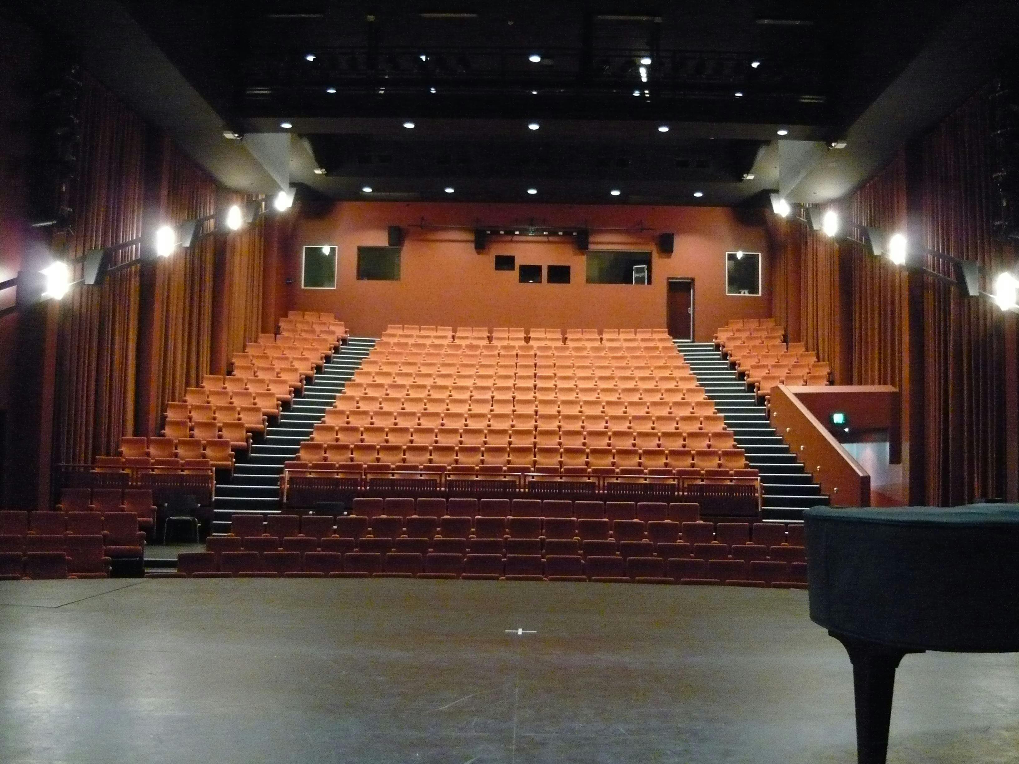 capitol-theatre-tamworth-nsw-holidays-accommodation-things-to-do