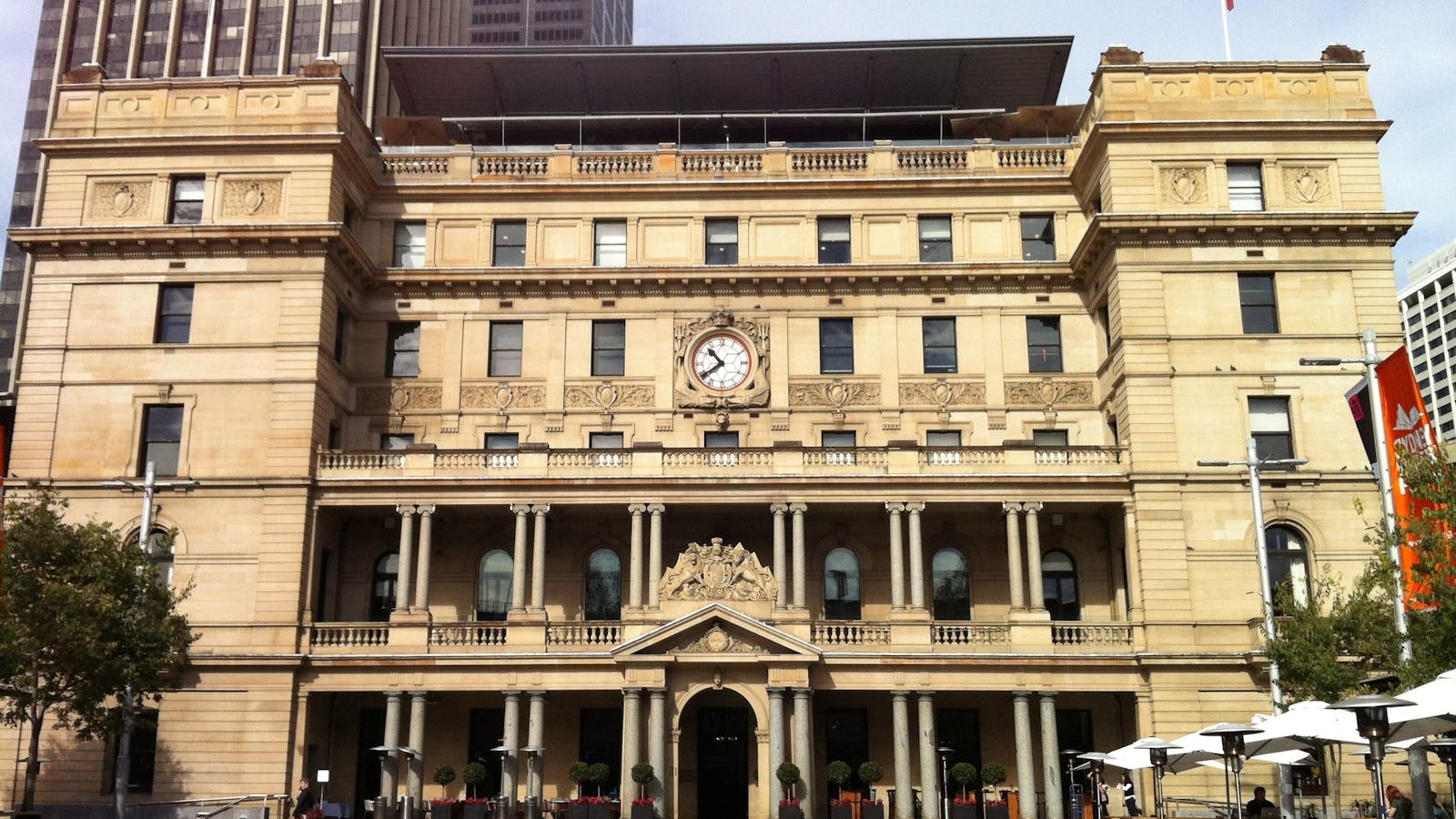 Follow the history of Sydney.