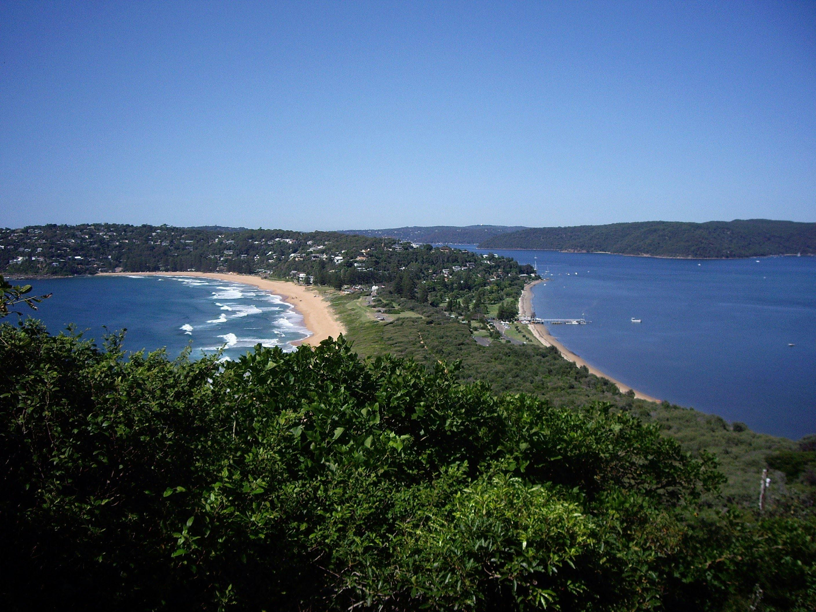 Between the sea and the lagoon.