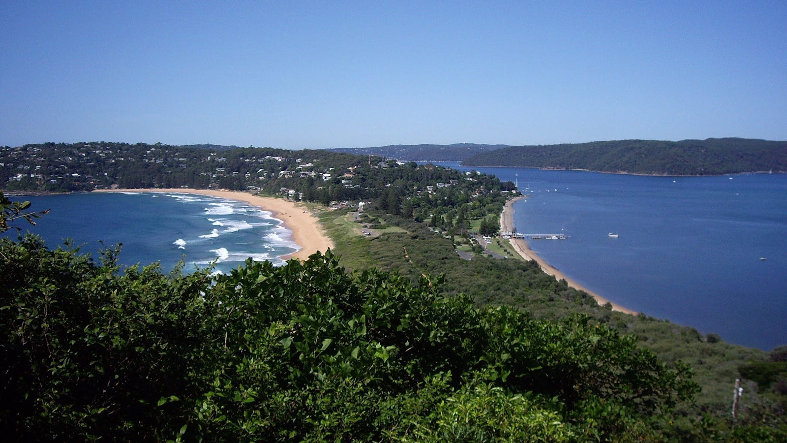 Between the sea and the lagoon.
