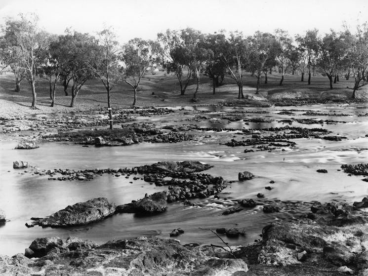 Brewarrina Aboriginal Fish Traps Guided Tour