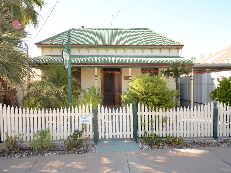 Emaroo Cottages Broken Hill : Argent 