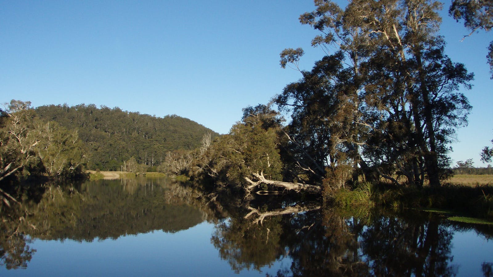 Myall Lakes Getaway Houseboats