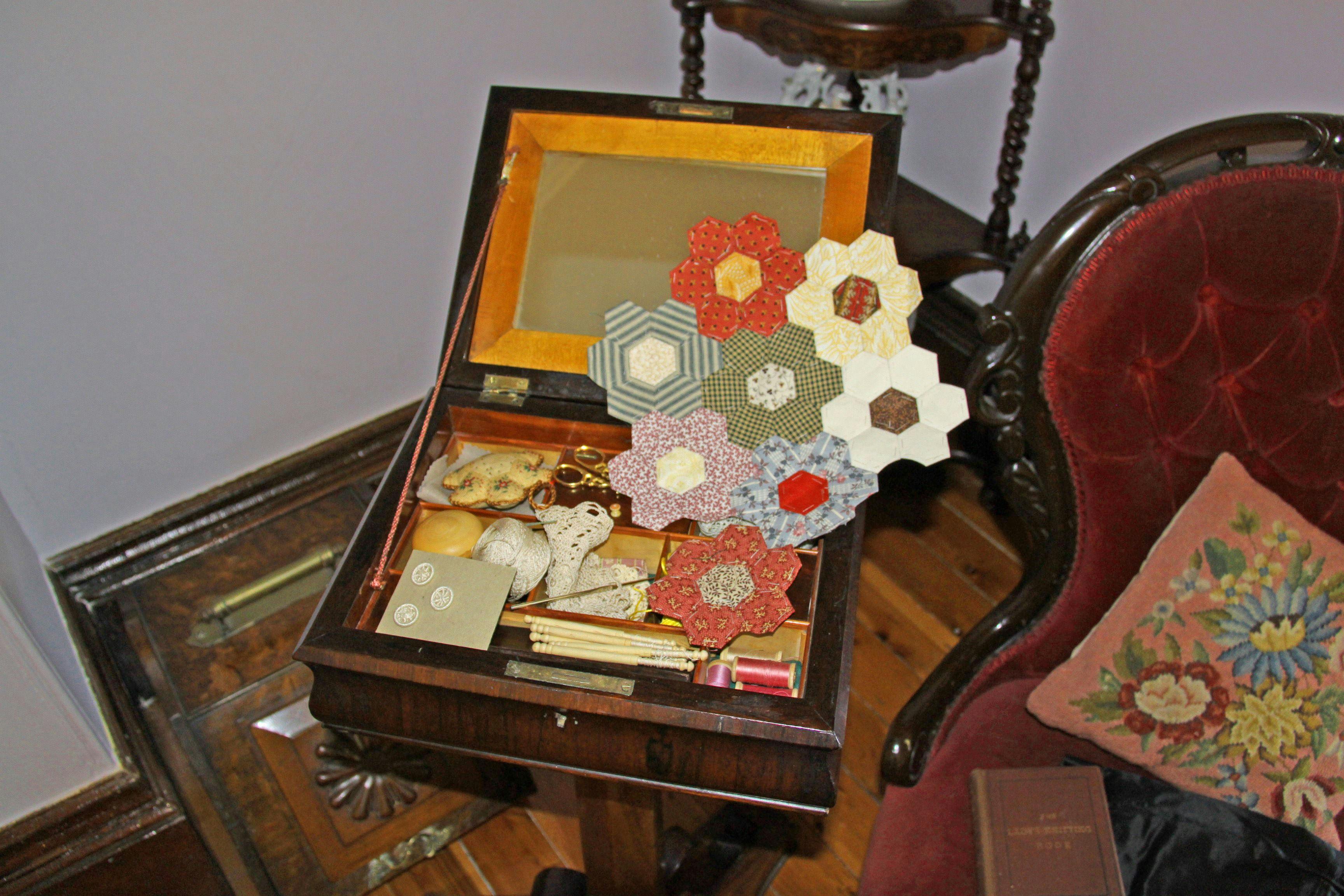 Sewing box with samples