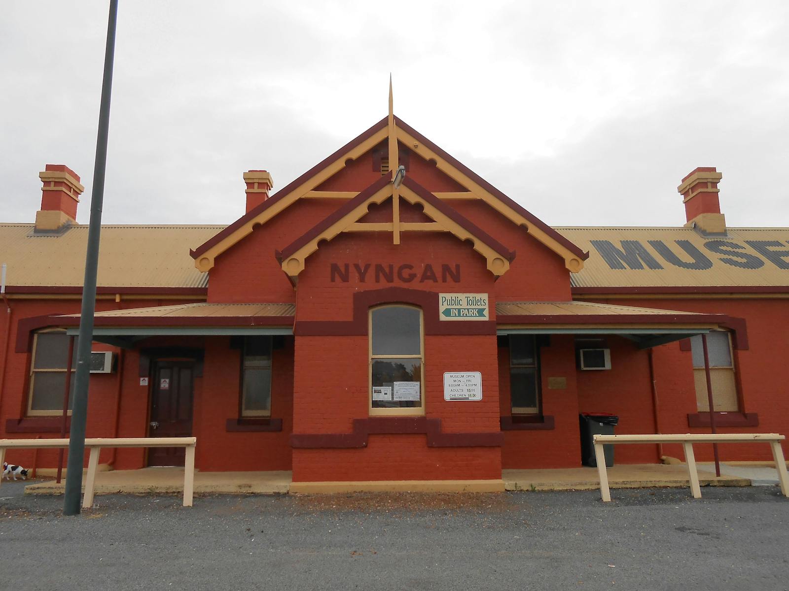 Vordereingang des Nyngan-Museums