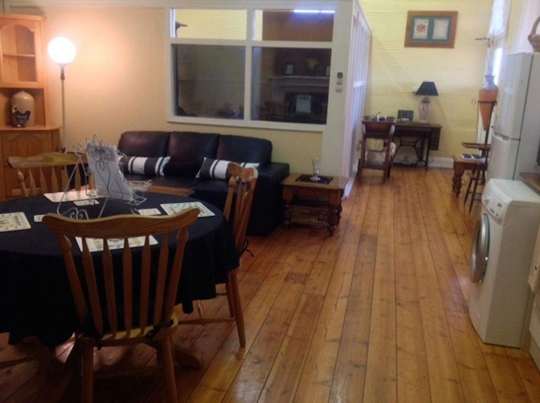 Double bed fold down lounge to sleep 4