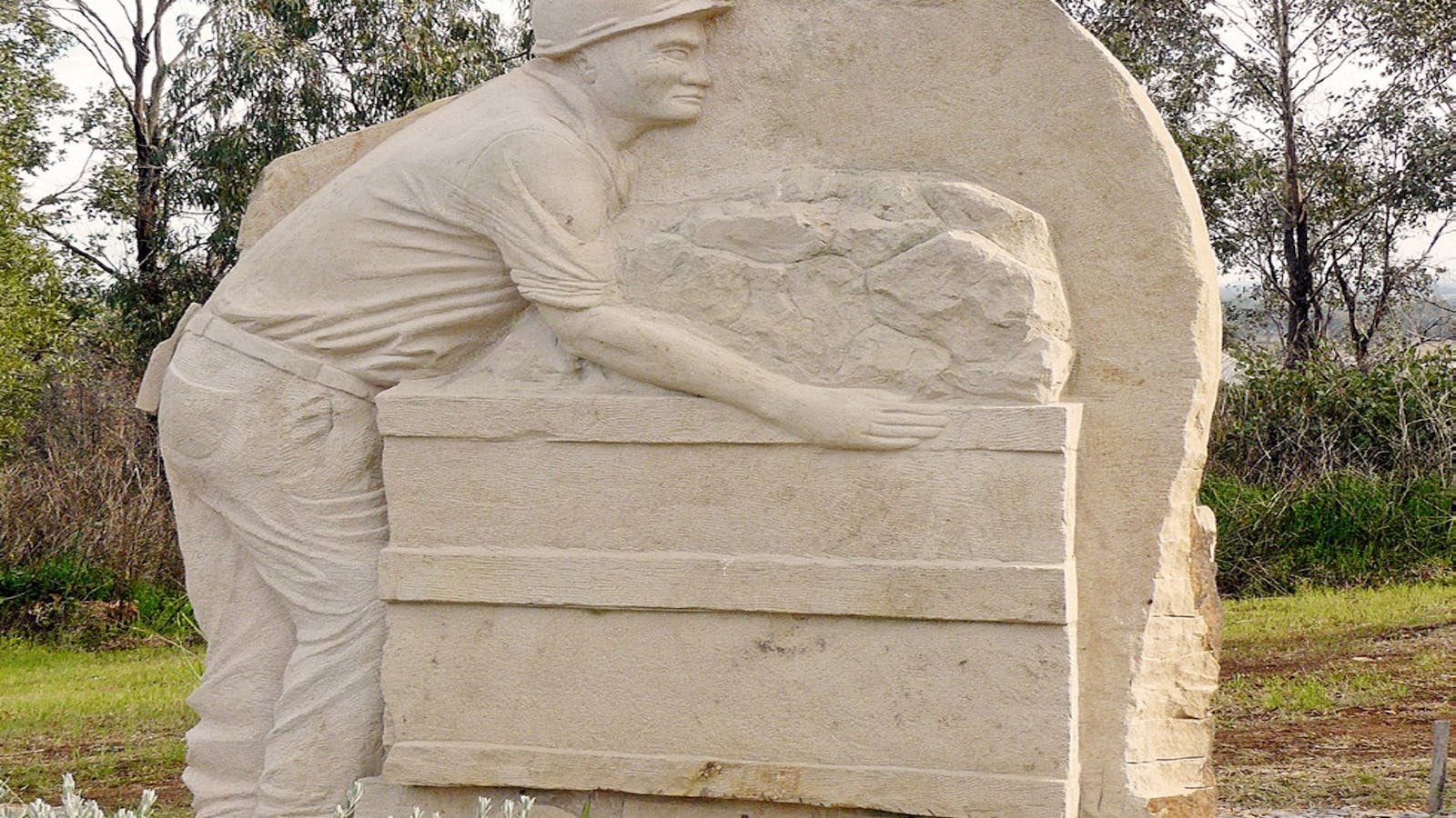 Heritage Sculptures at Pensioners Hill Lookout