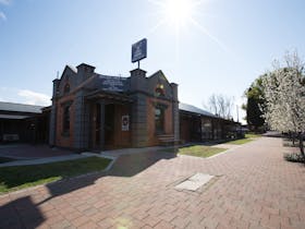 Willow Tree Inn