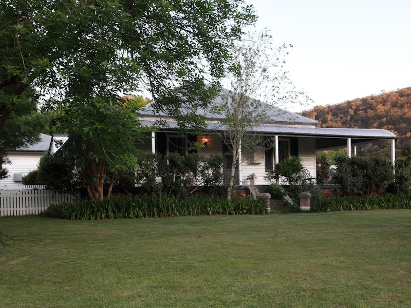 Avoca House and Cottage Accommodation