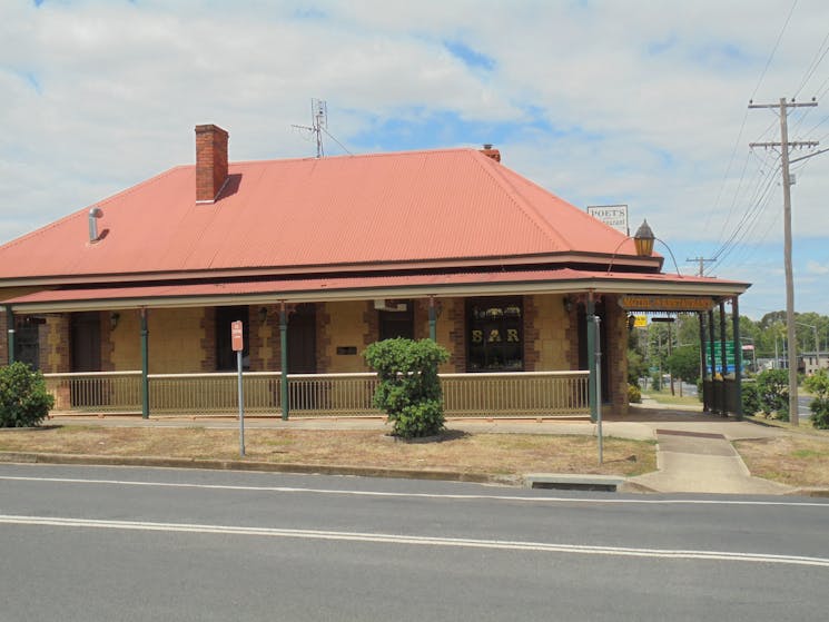 Poets Recall Bar and Restaurant