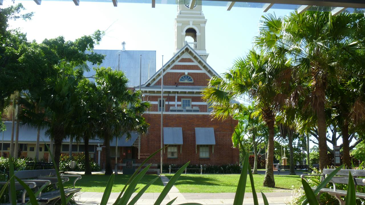 Maryborough Town Hall Green