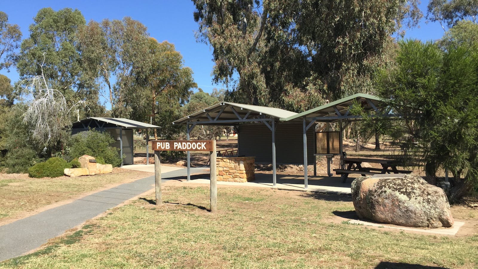 The Pub Paddock - Longwood