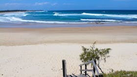 Start of the northern stretch of beach.