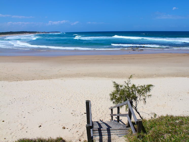 Start of the northern stretch of beach.