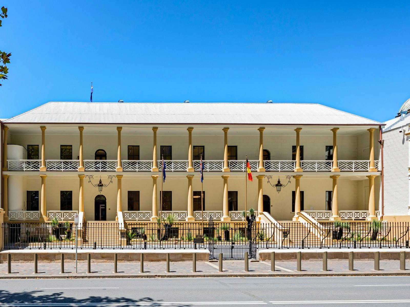 NSW Parliament House from Macquarie St