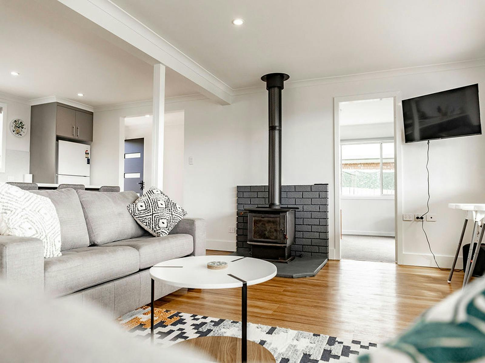 Lounge overview - fireplace