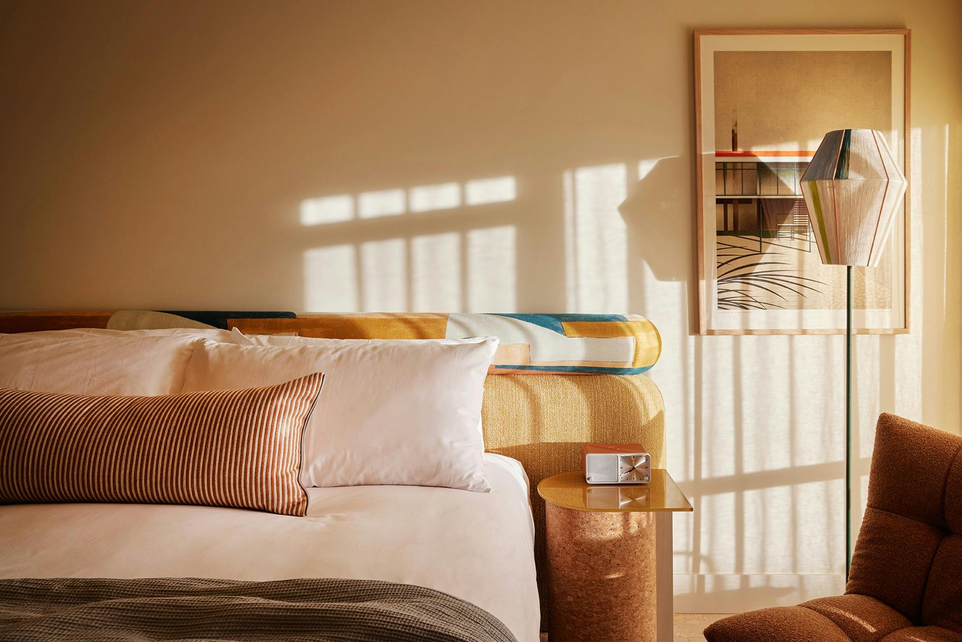 Retro King Room - Bed