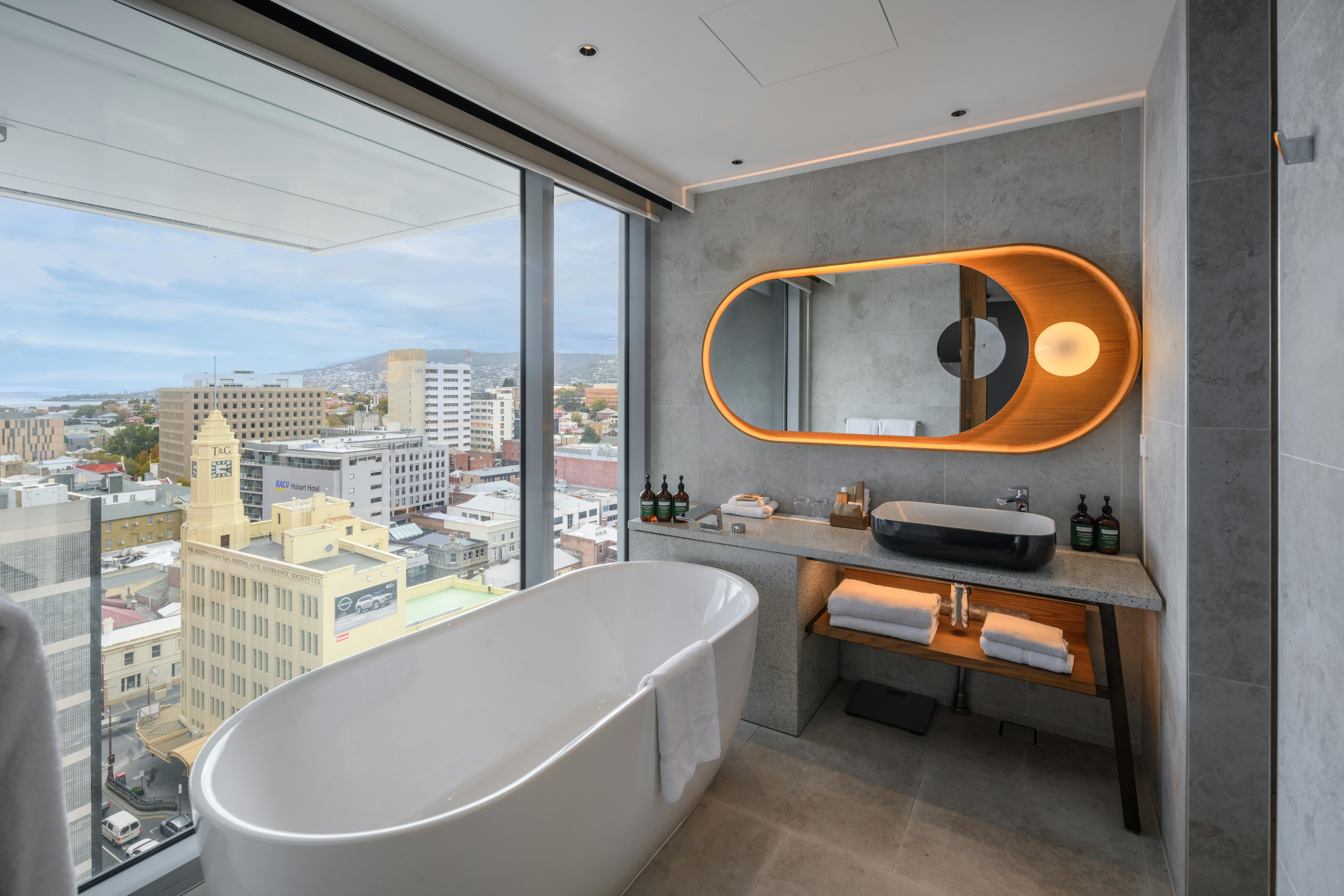 King Junior Suite Lounge Access City View