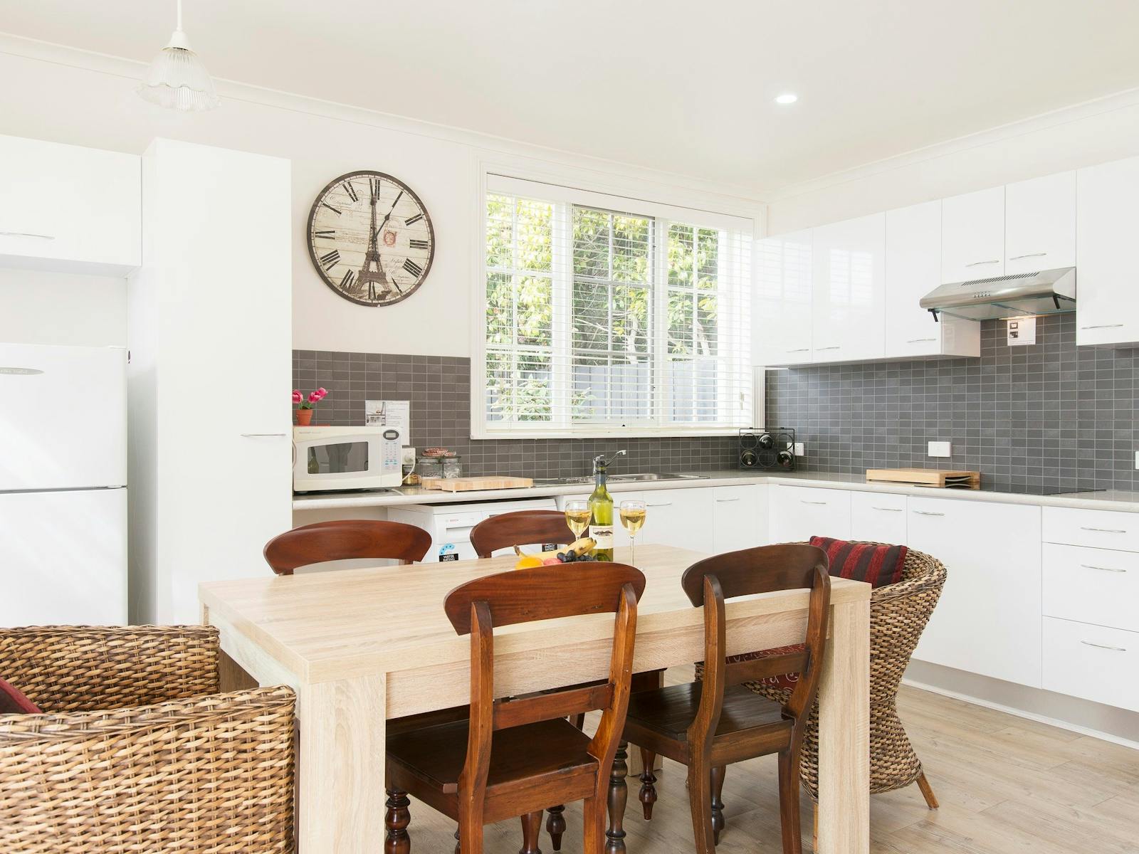 Kitchen, Lounge & Dining