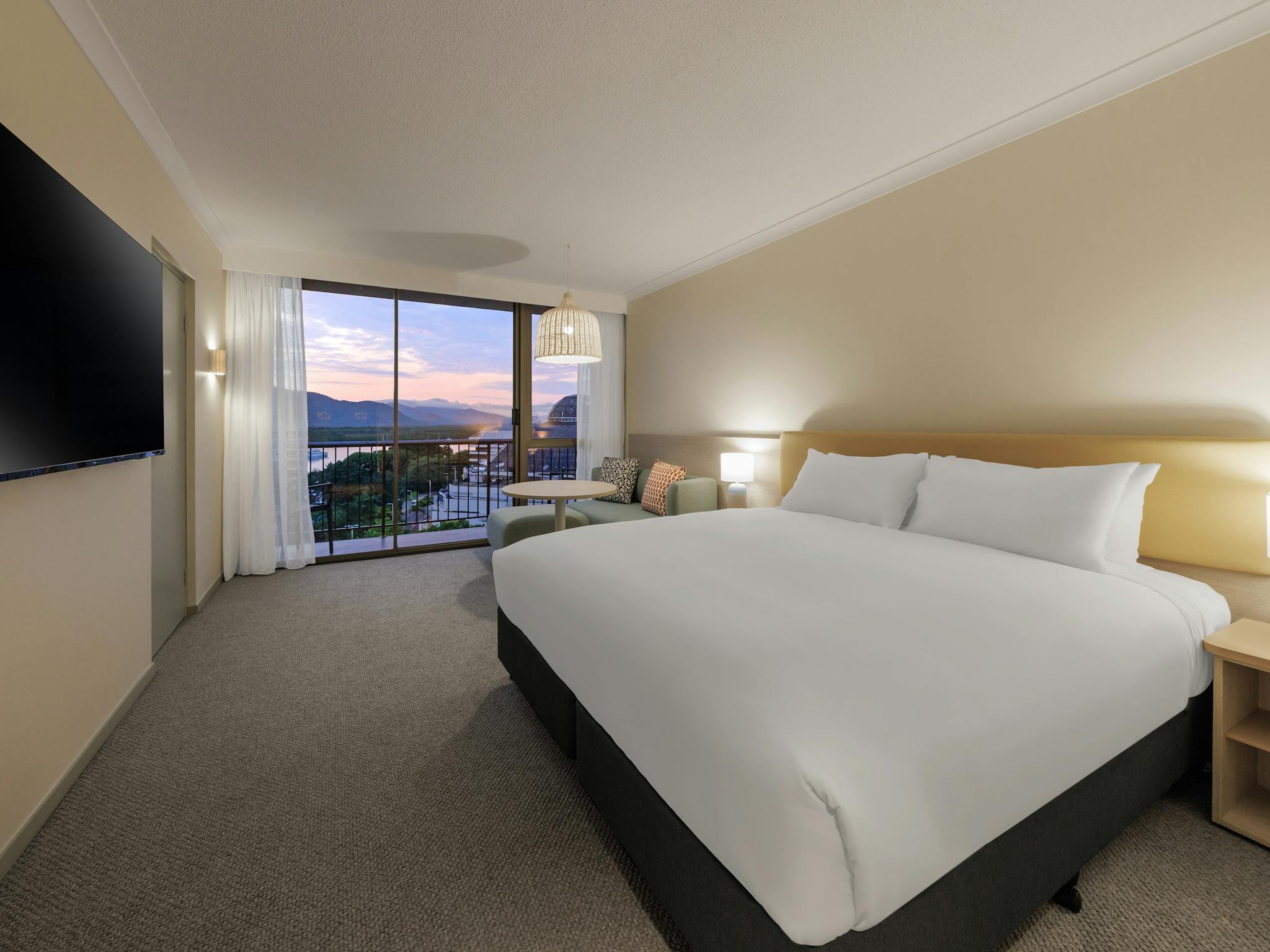 Premium King Balcony Room - Mountain View Premium King Balcony Room - Mountain View