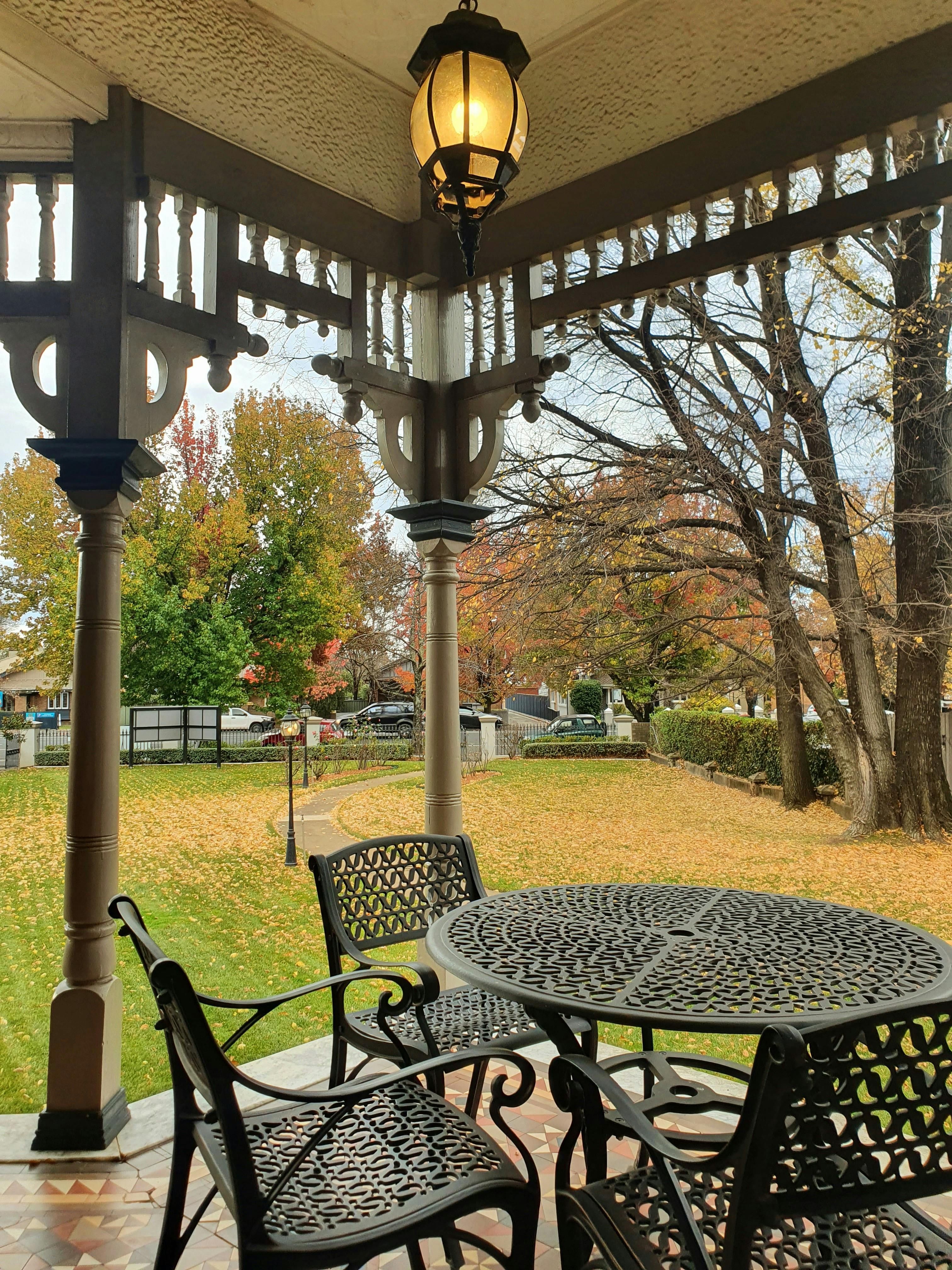 가을 시즌이 끝나갈 무렵 야외 좌석을 촬영했습니다.