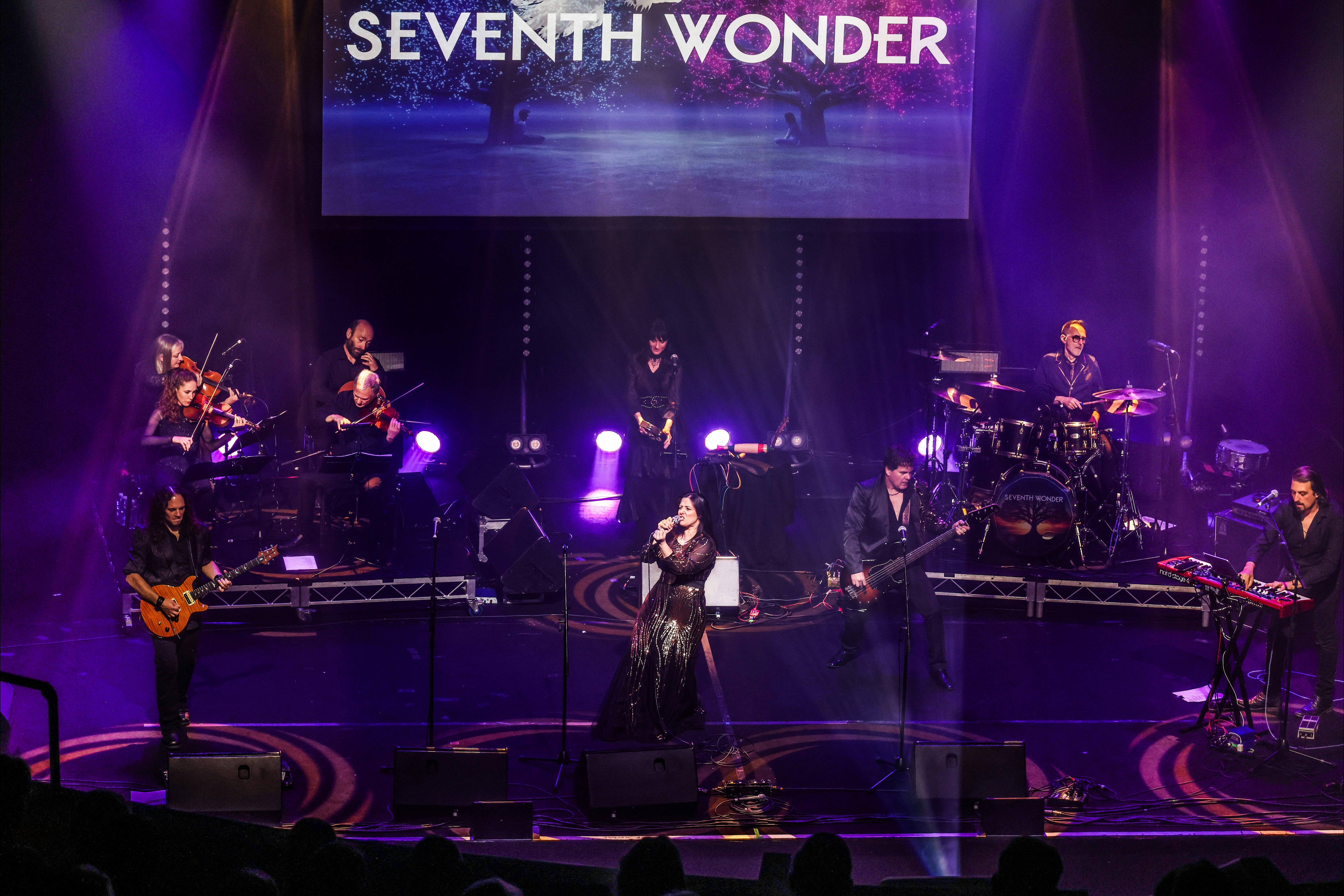 Seventh Wonder performs Fleetwood Mac