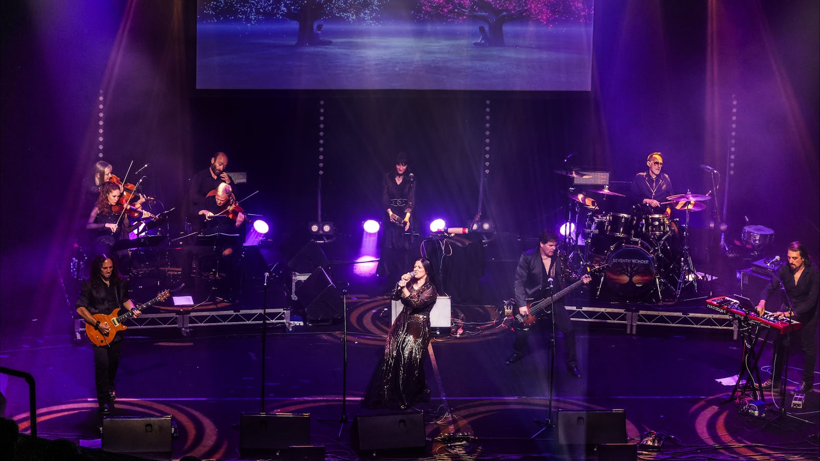 Seventh Wonder performs Fleetwood Mac