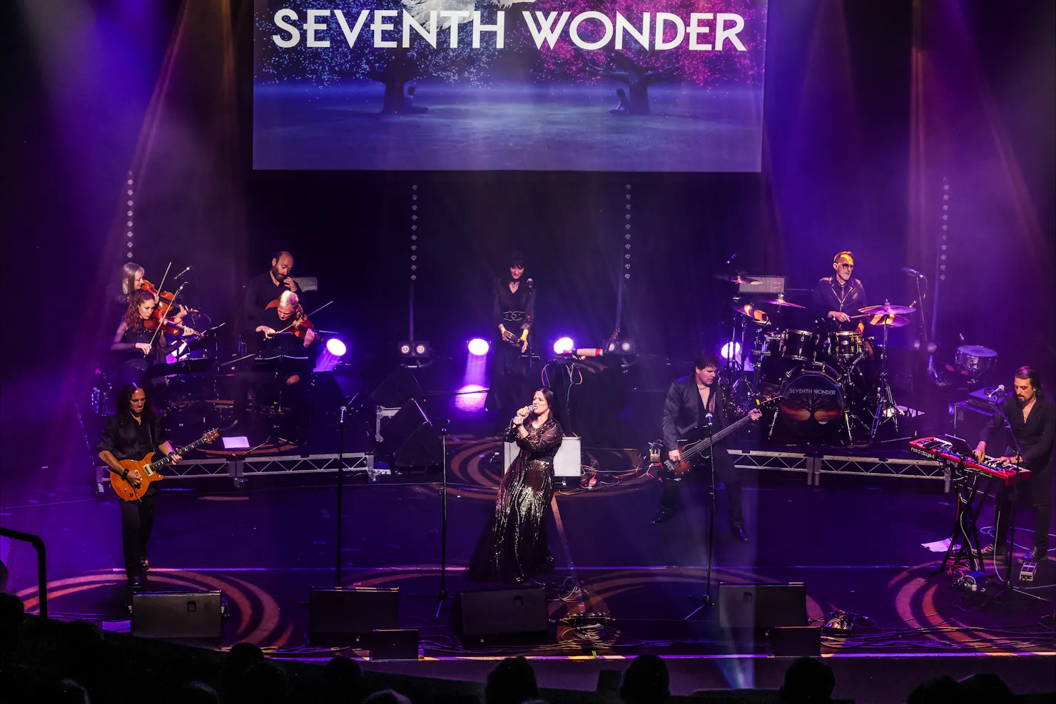 Seventh Wonder performs Fleetwood Mac