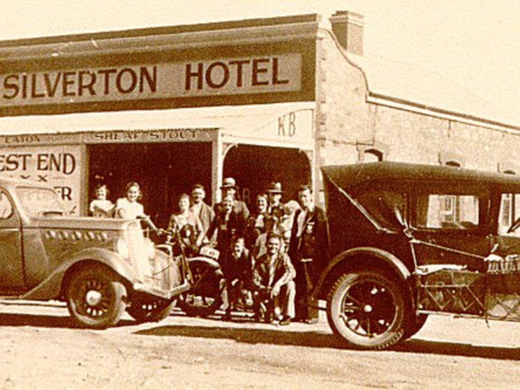 Antique cars in front of the Silverton Hotel