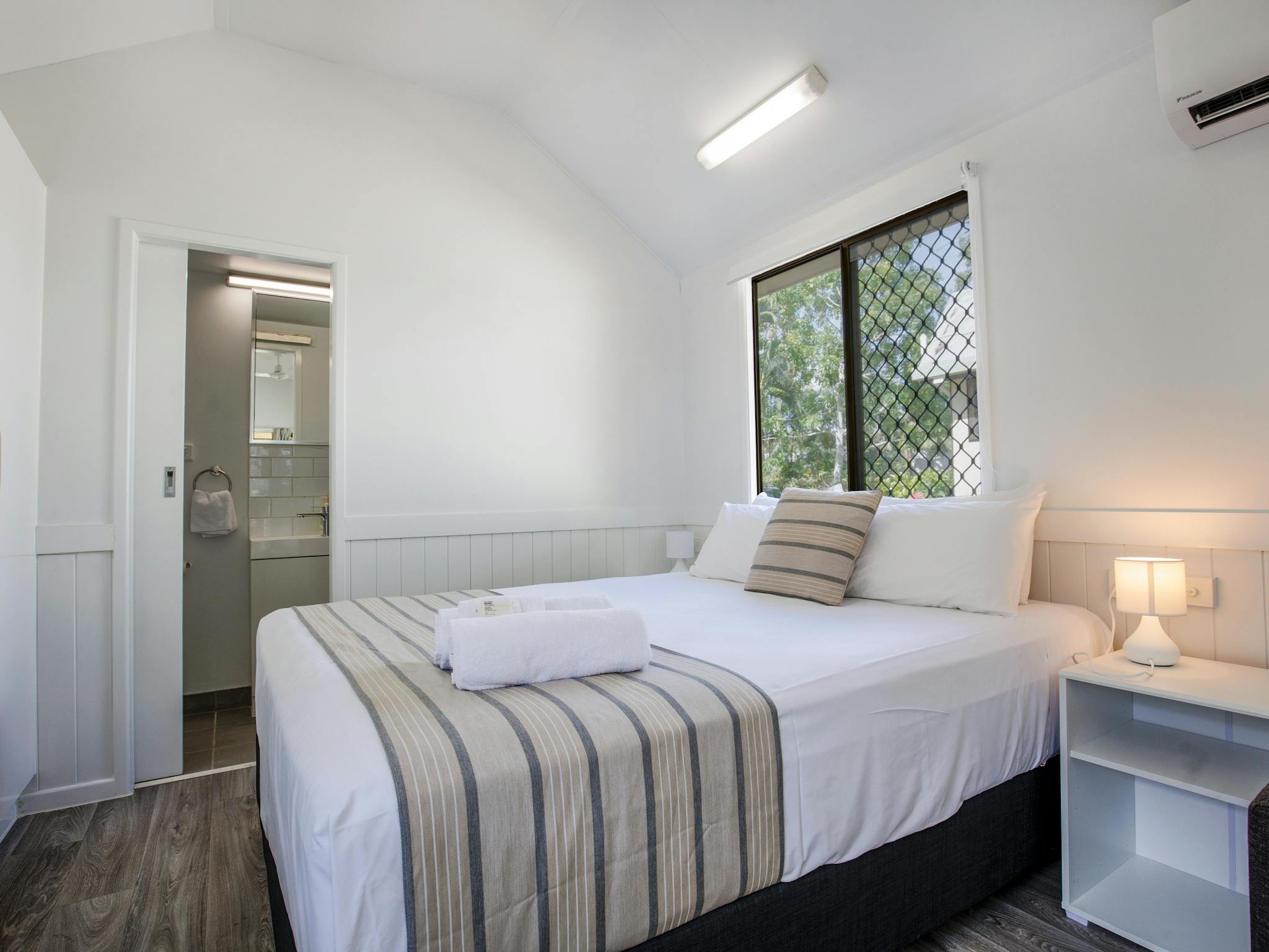 Pool View Cabin bed Pool View Cabin bed