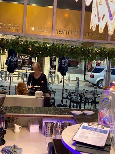 Parisis Restaurant