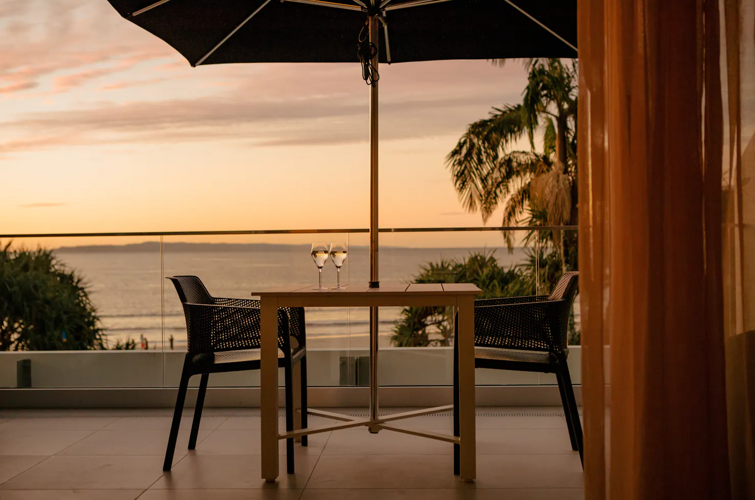 Netanya Noosa - Beachfront hotel Hastings Street