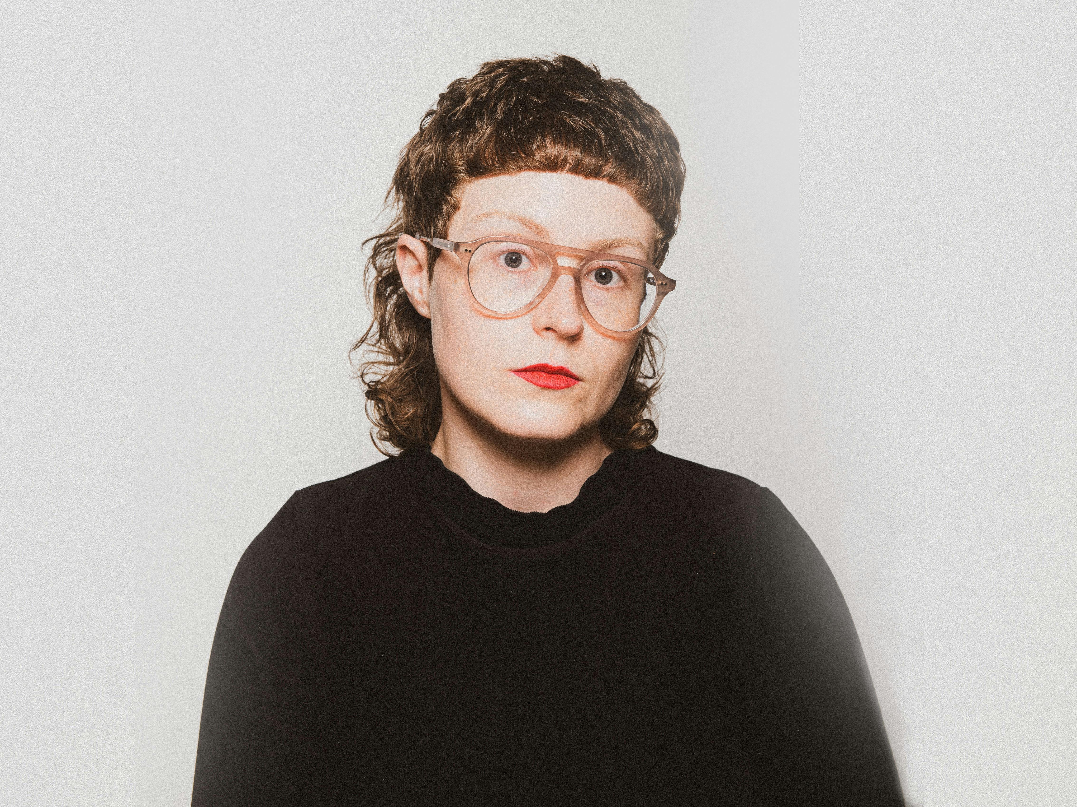 Portrait of on binary comedian Scout Boxall