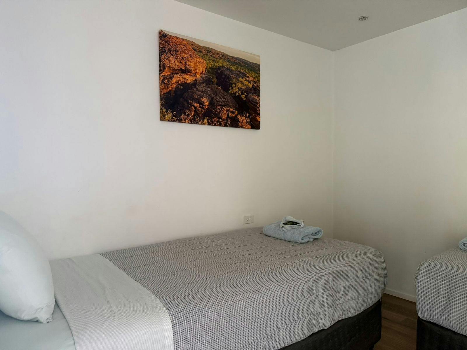 twin room at hells gate roadhouse with ensuite