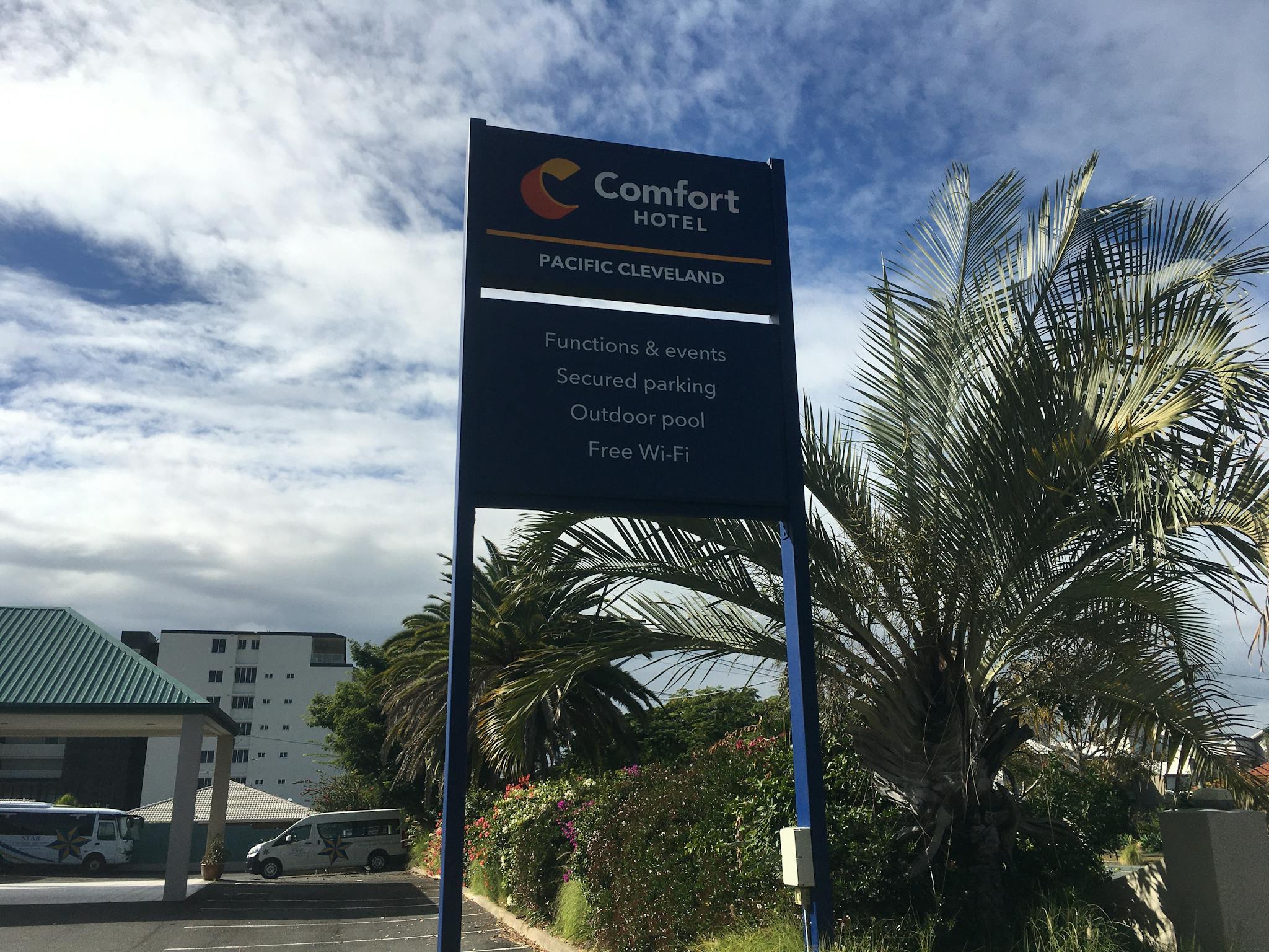 Welcome to Comfort Hotel Cleveland Welcome to Comfort Hotel Cleveland
