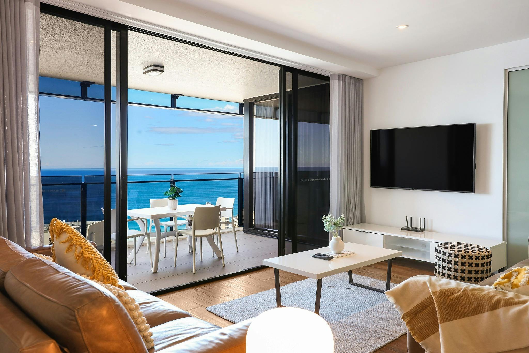 Level 44 - Three Bedroom Apartment – Circle on Cavill Surfers Paradise