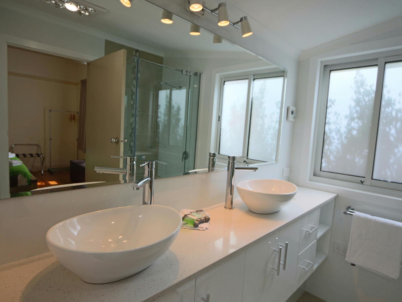 Twin vanities/shower/toilet & wash basin