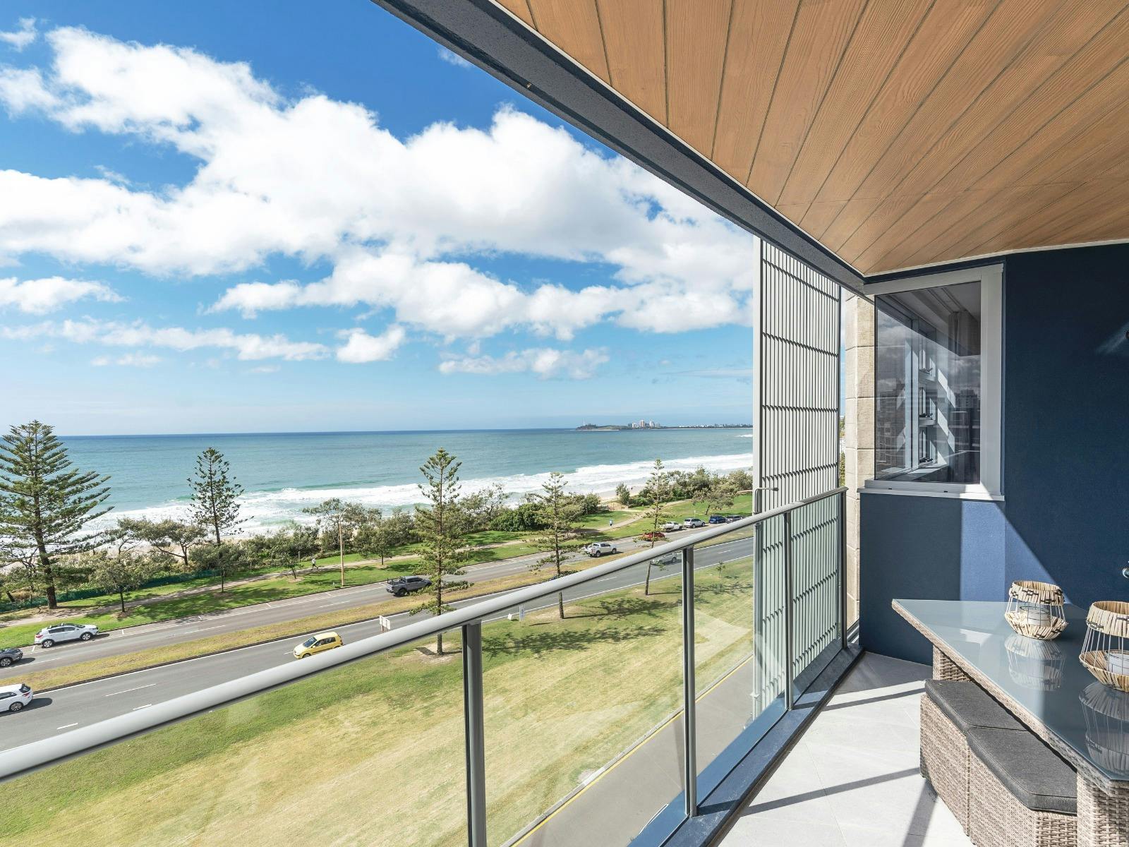 Sweeping ocean views from the balcony Sweeping ocean views from the balcony