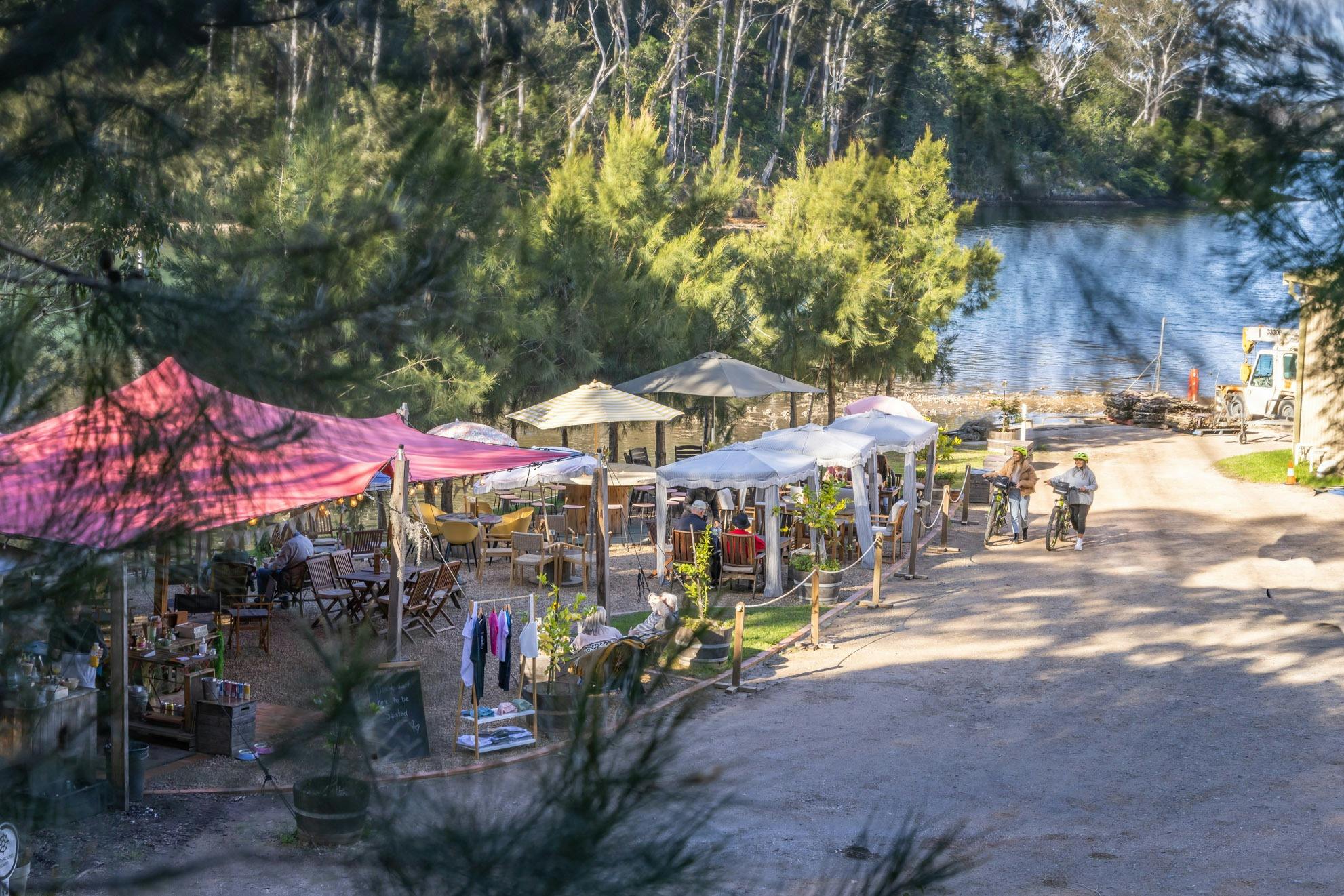 オイスタービールとコースタルトレイルの電動自転車ツアー